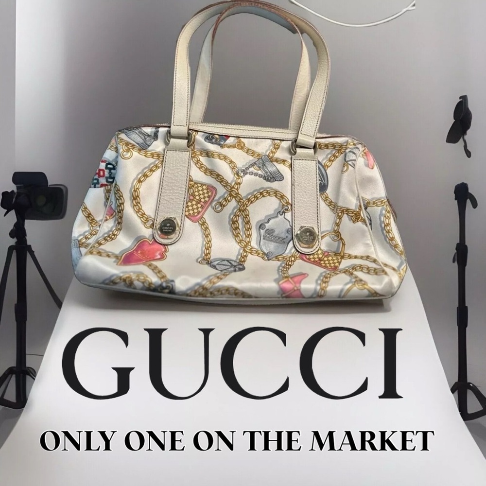 RARE GUCCI One of a kind Handbag-CHARMY collection  perfect in every way.